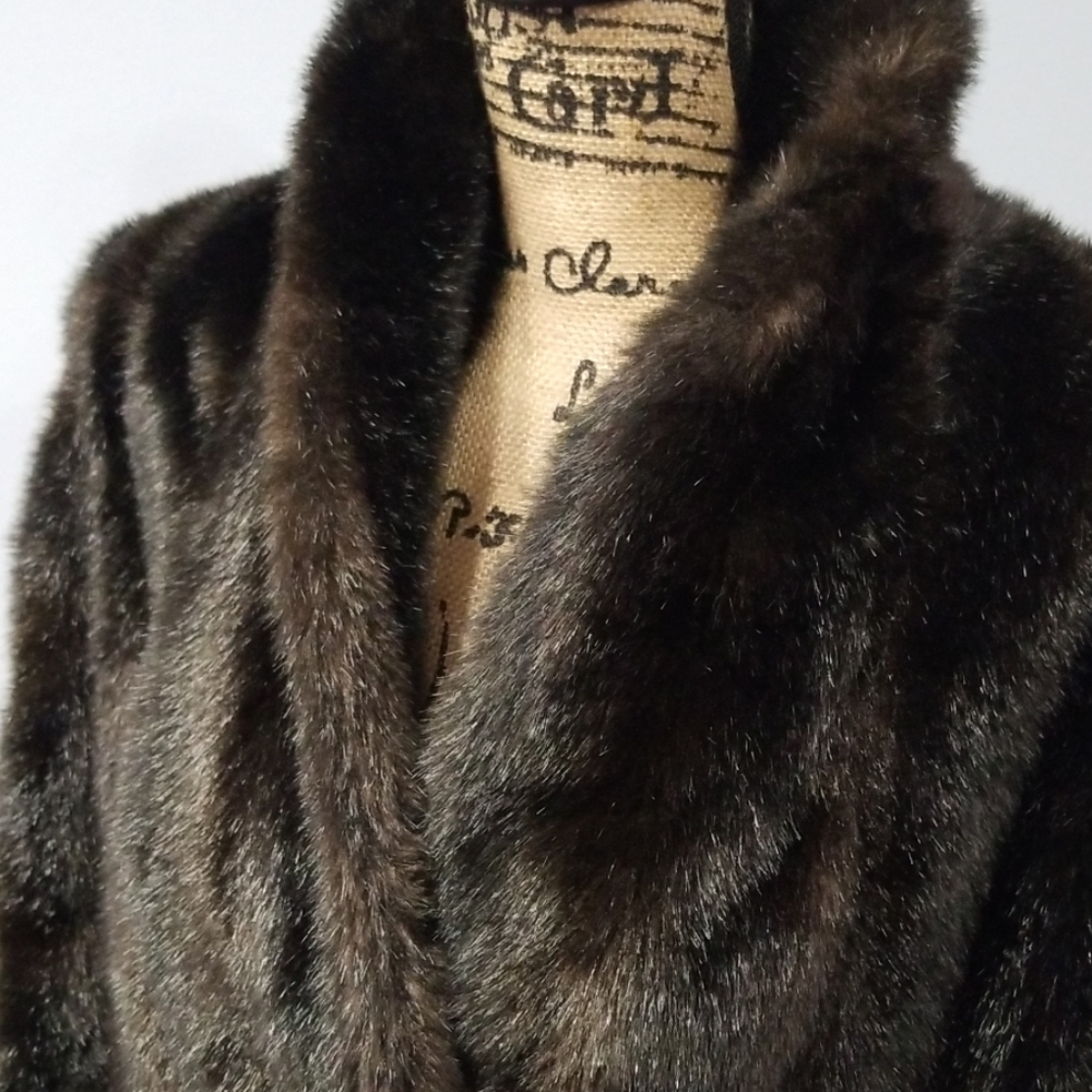 ! Vintage G Caseratti Faux Fur coat! - Picture 2 of 7